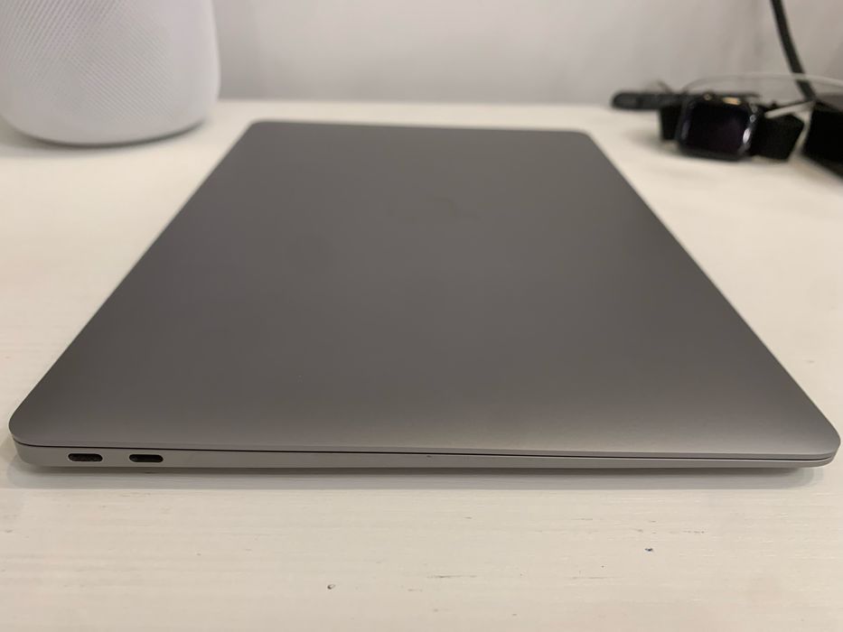 Продам б/у MacBook Air M1 8/256