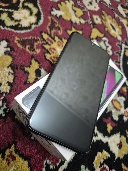 Продам телефон Самсунг А40