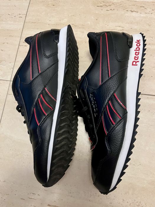 Adidasi Reebok noi