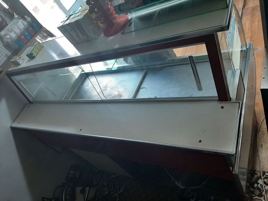 Моторсиз Ветрина Холодильник сотилади, размер 1,60см