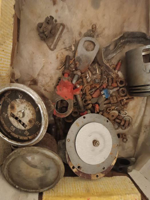 Продавам части за Ява 250