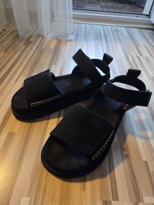Vând Sandale UGG