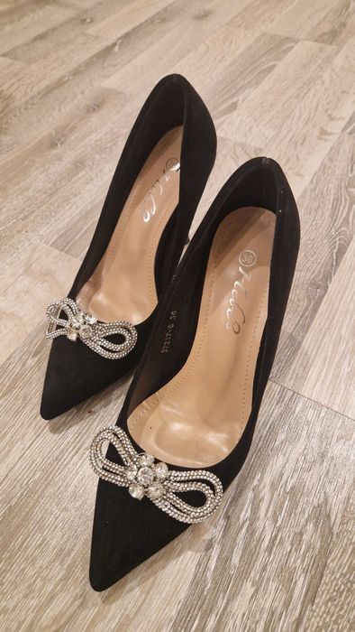 Обувки с камъчета