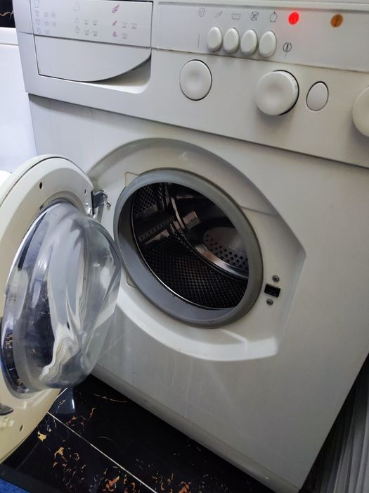 Продам стиральную машину Ariston
