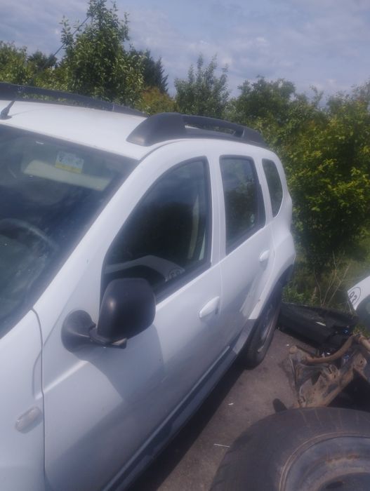 Dezmembrez Dacia Duster 1.6 benzina
