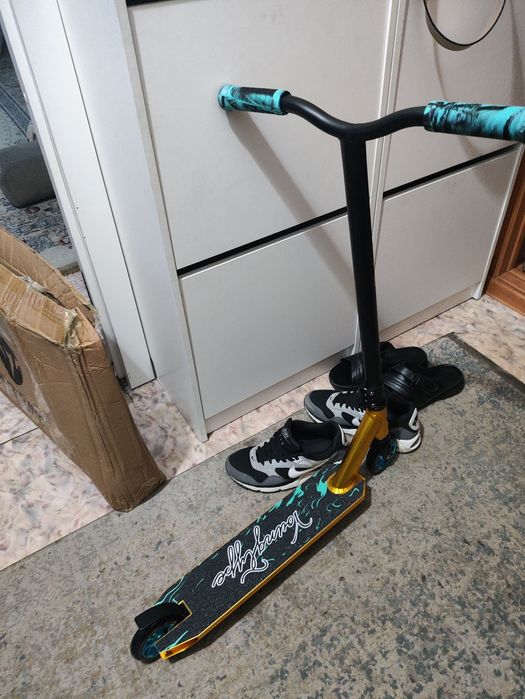 Продам трюковой самокат в хорошем состояний