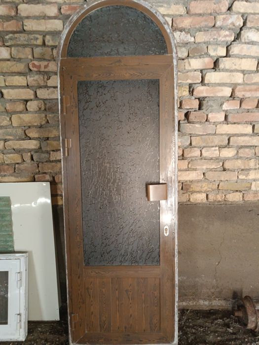 Продаются алюминиевые двери AKFA