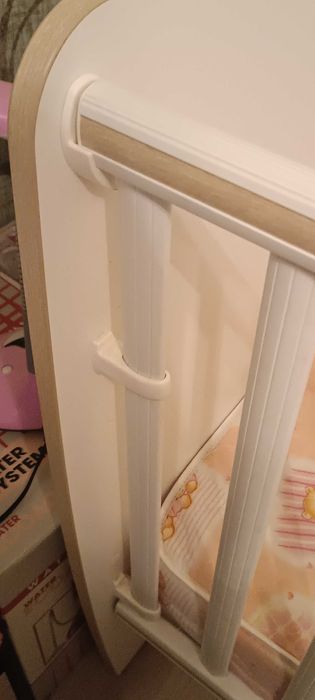 Детска кошара с люлеещ механизъм