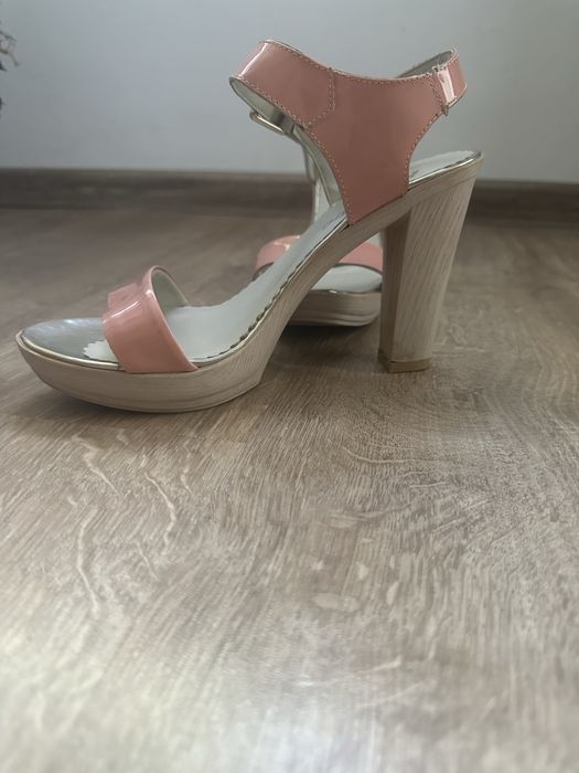 Sandale din piele roz cu platforma, mărimea 37