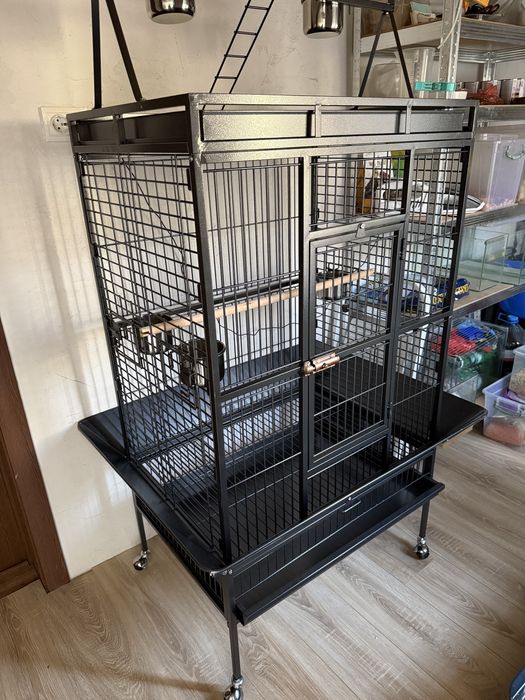 Клетки за големи папагали