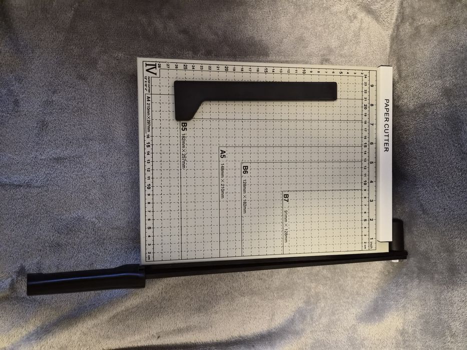 Ghilotină / Cutter pentru hârtie A4 – Paper Cutter