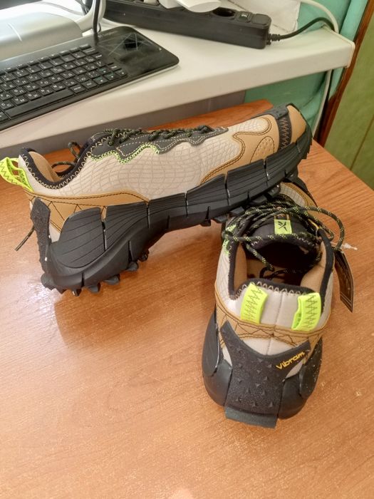 Продам кроссовки Reebok kinetica
