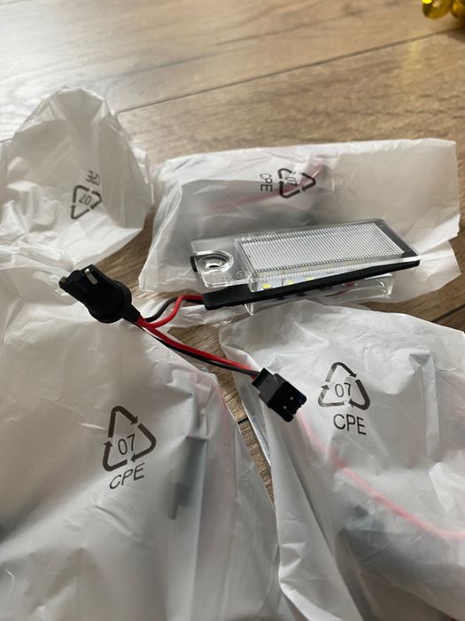 Лед крушки-плафони за номер на Волво Volvo