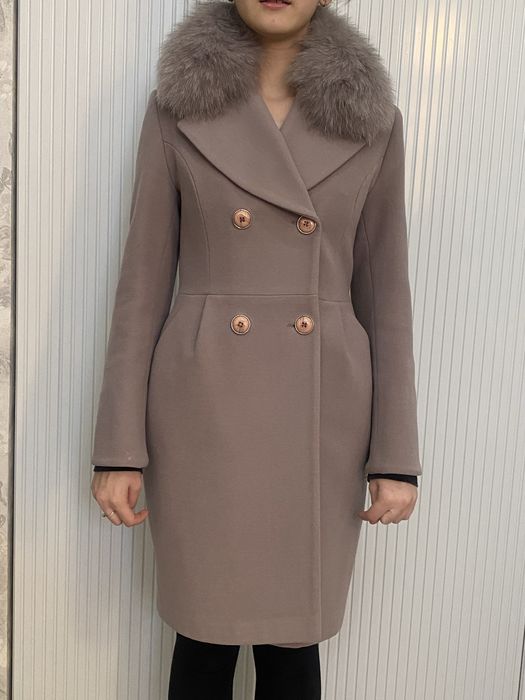 Срочно продам Турецкий пальто с натуральным мехом.