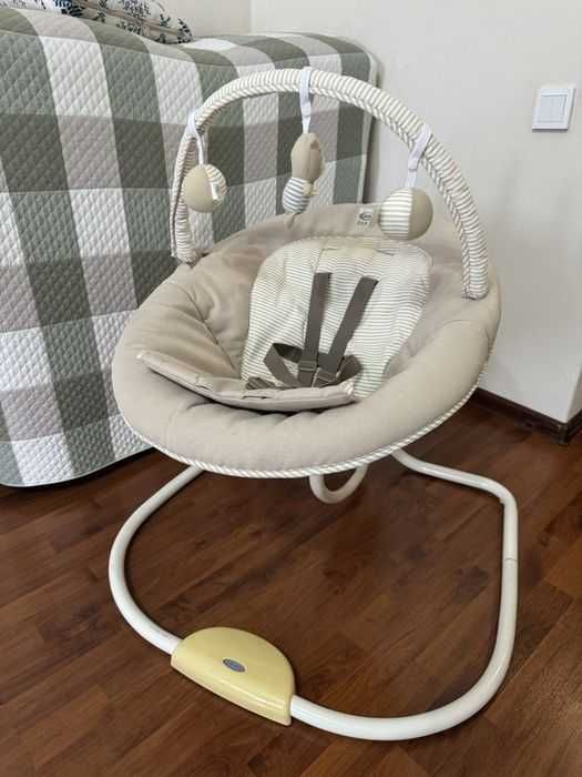 Продам электрокачелю graco