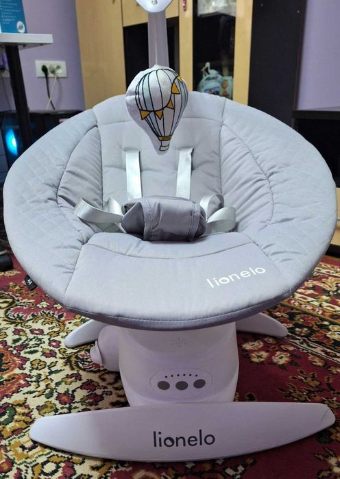 Balansoar electric pentru bebeluși.