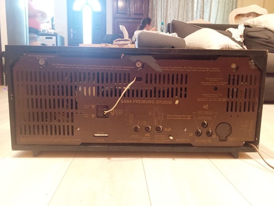 Defect Radio stereo pe lampi Saba studio automatic