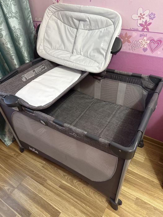 Продам хороший манеж от Joie!