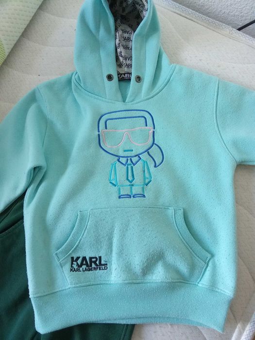 Анцунг Lagerfeld  5-6 г.- 20 лв.