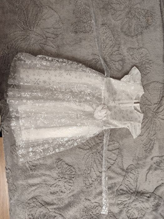 Продается платье снежинка