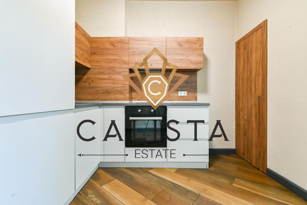 Дава се под наем Тристаен апартамент в София, Център - 86 кв.м за 900 € - Снимка #1