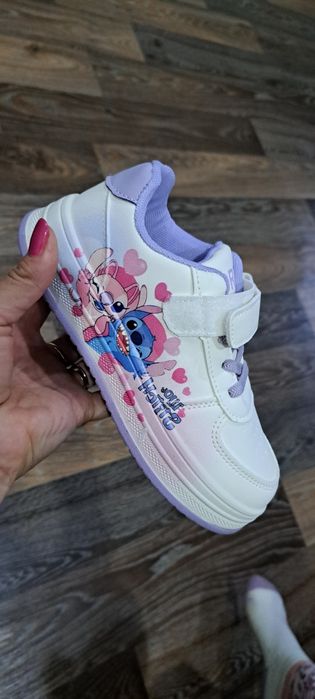 Кроссовки для девочки