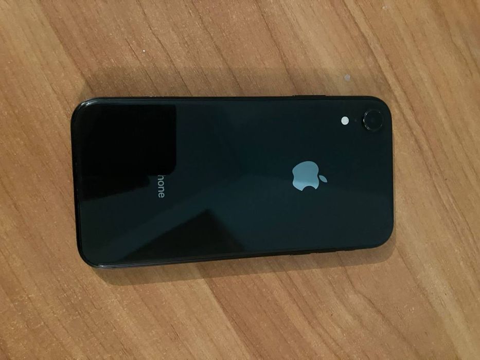 Продам срочно айфон XR