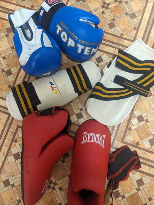 Боксерские принадлежности ! перчатки