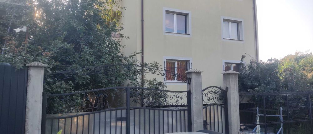 Inchiriez spatiu parter (90mp) vila stradal Theodor Pallady sector 3 si spatiu de depozitare sau productie de 90mp la demisol