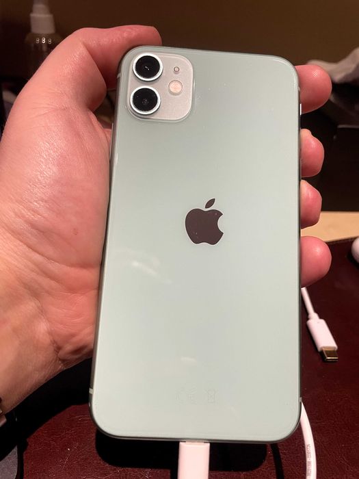 iPhone 11 64GB • Stare Foarte Bună • Baterie 84% • Full Box