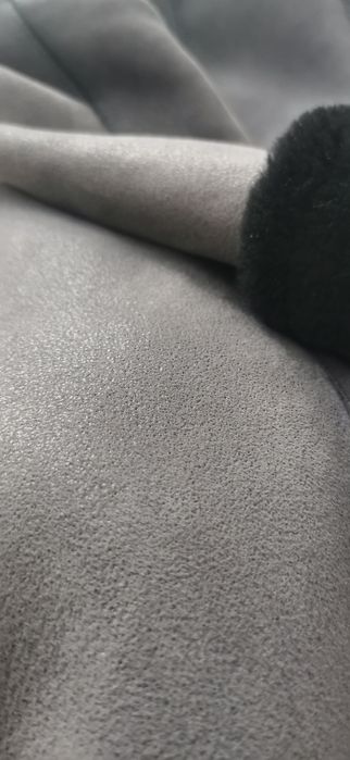 Vând palton NOU  tip cojoc din material natural