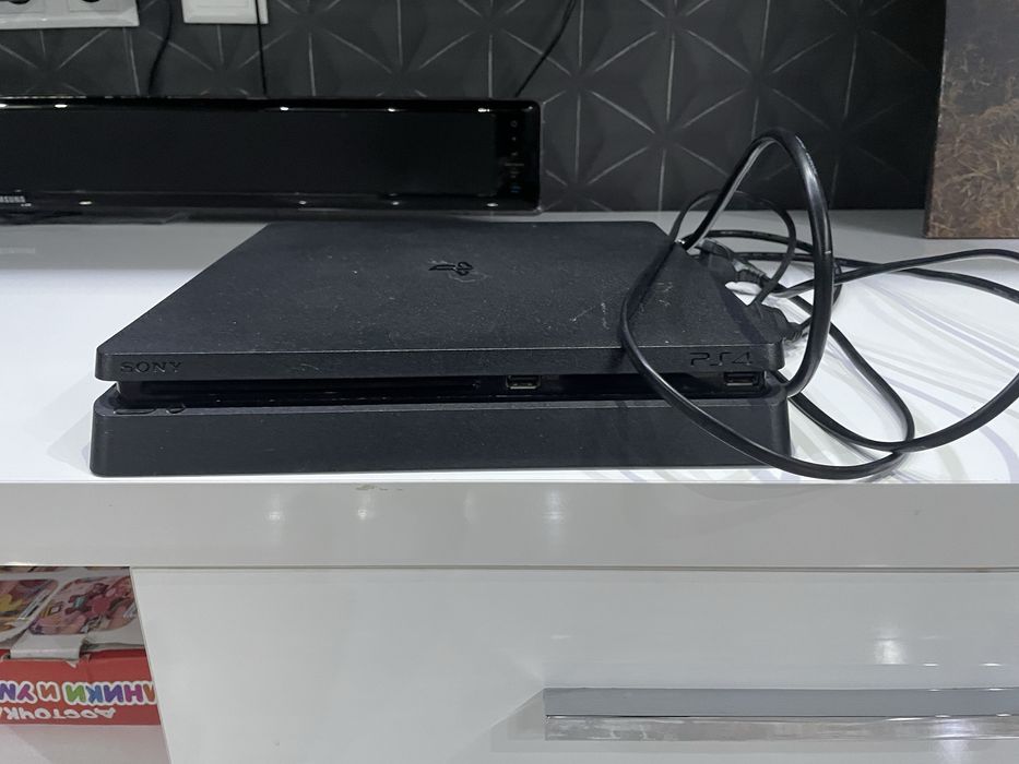 Срочно продам Playstation 4