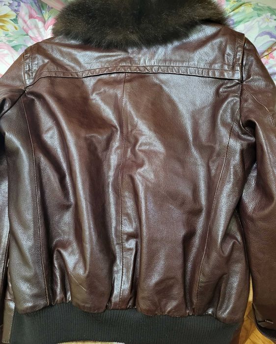 Vând geacă din piele naturală