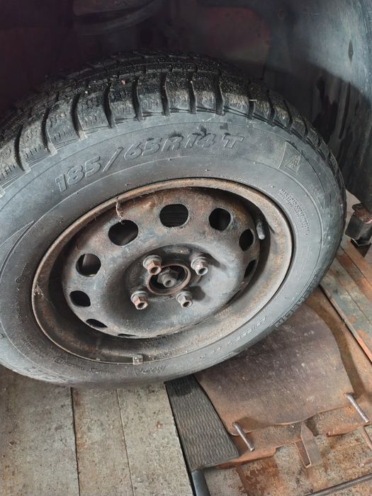 Seturi jante și anvelope iarnă R14 și R15 – Prețuri bune / Lichidare garaj