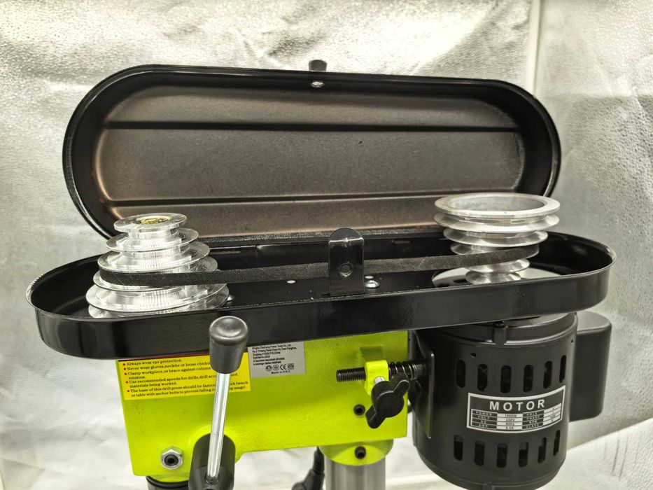 Masina de gaurit cu coloana Ryodel 1950W 739 lei