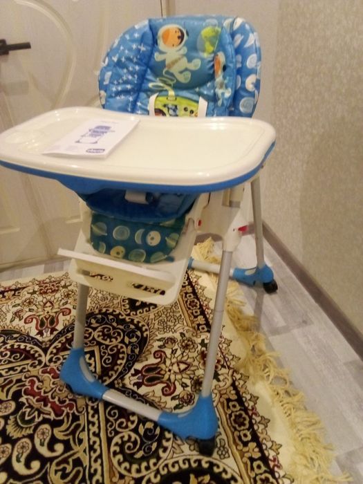 CHICCO POLLY.Три положения спинки, пят положений высоты сидения.