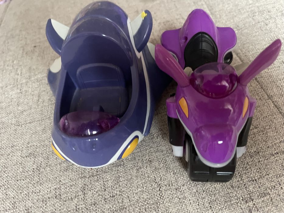 Top wing figurine si mijloacele de transport