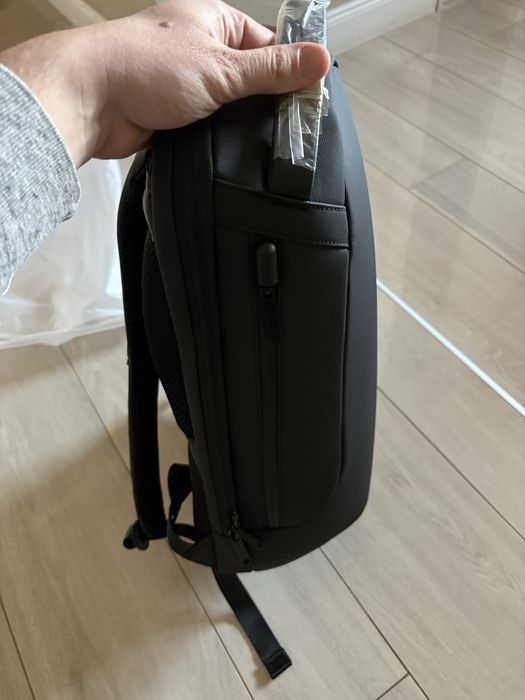 Vand ghiozdan Bange impermeabil nou, de barbat, port USB si lacat TSA