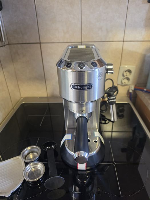 Еспресо Кафе машина DeLonghi Dedica mini EC 685 M EX:4,1450 W,15 bara,1.1 L,Инокс