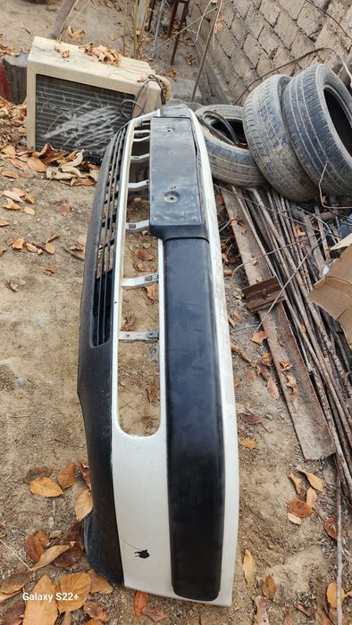 Бампер Ауди 100 С4 передний белый.