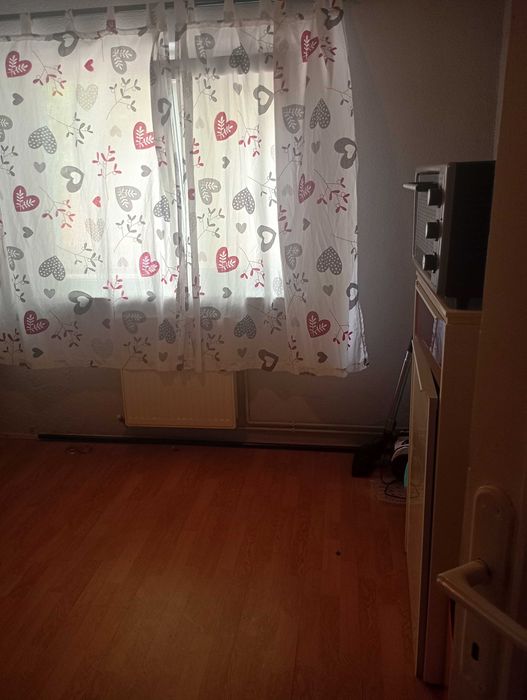 Apartament cu 3 camere,decomandat,de vanzare
