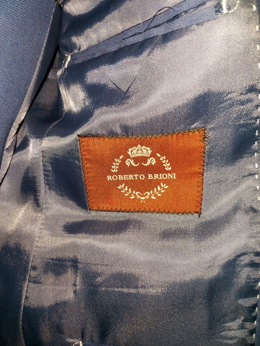 Костюм дипломатического цвета