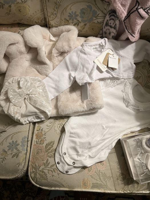 Blanita superba pentru bebe marca H&M mar 68 p