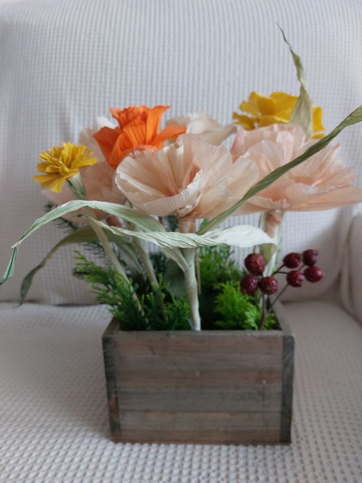 Ръчно изработени цветя за украса от естествени материали