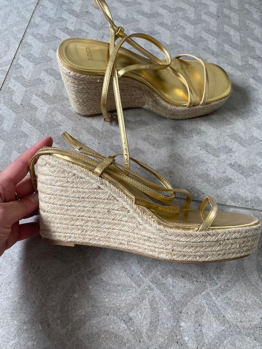 Нови сандали Mango