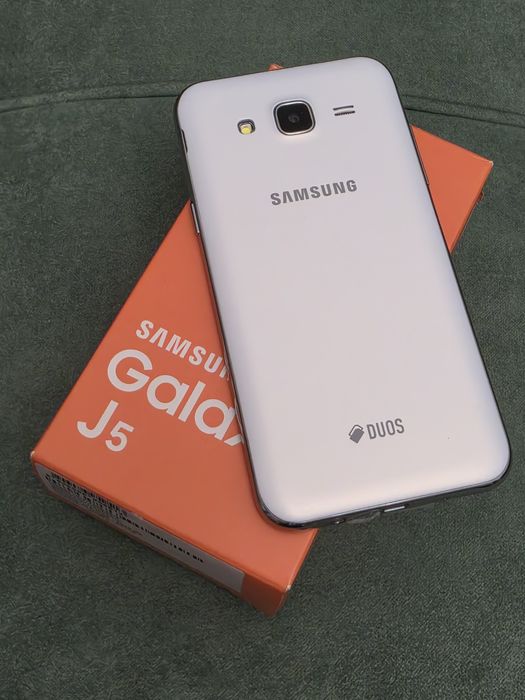 Samsung J5 новый