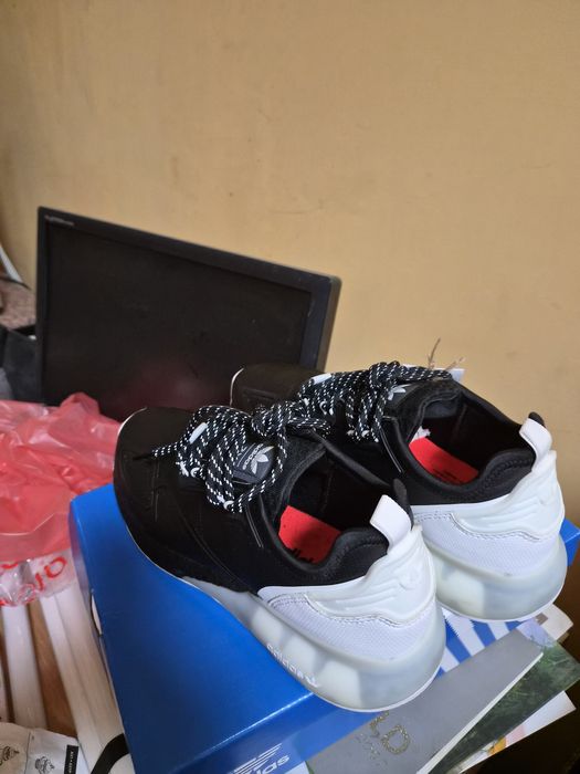 Продавам маратонки adidas