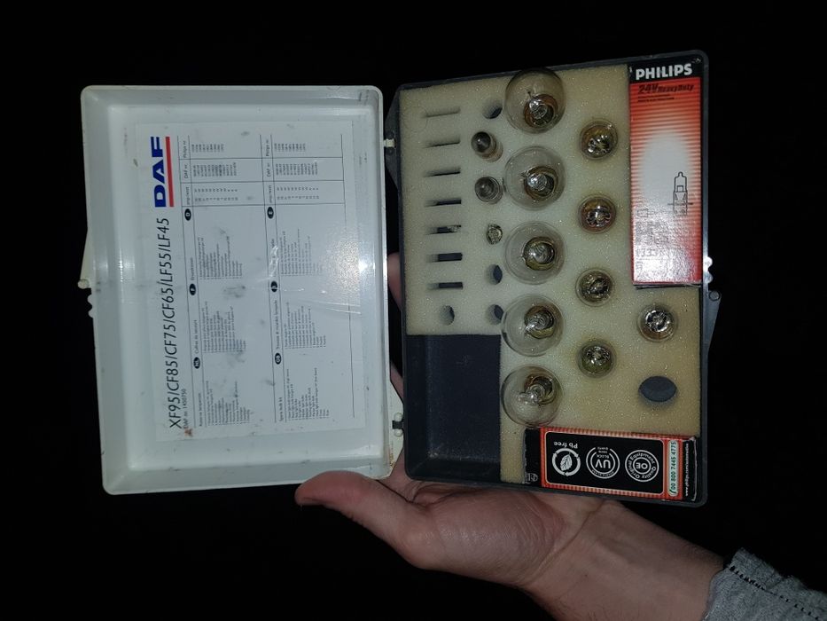 Стар комплект крушки на Филипс цената е 35лв за целия комплект