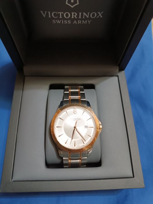 Швейцарские часы VICTORINOX.