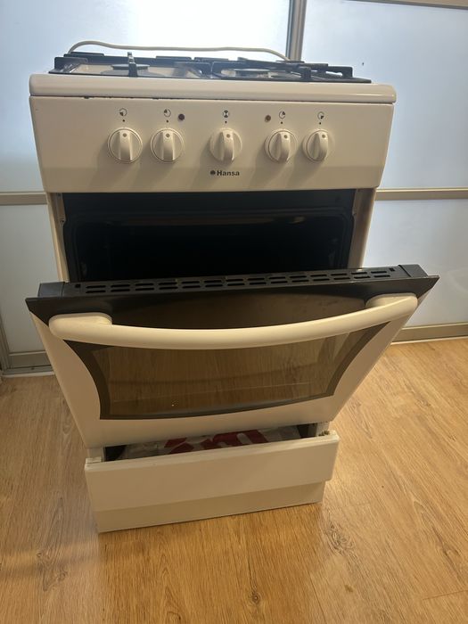 Продам газ плиту Hansa